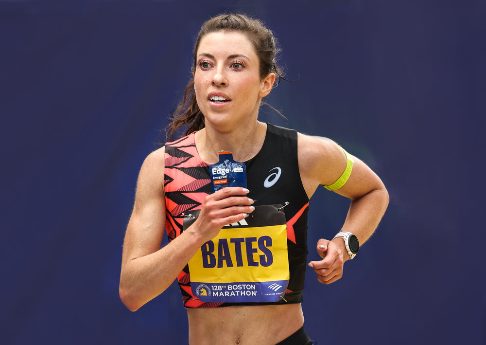 emma-bates-boston-maraton-2024-edge-energy-gel-in-hand.jpg__PID:9e980b6b-6e6a-4e24-aacd-a22152641bf3